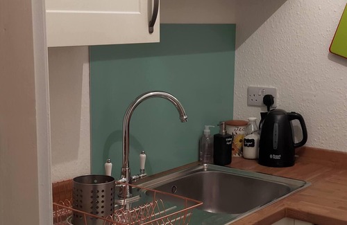 Kingussie Apartment | Lovely super king family studio-garden view