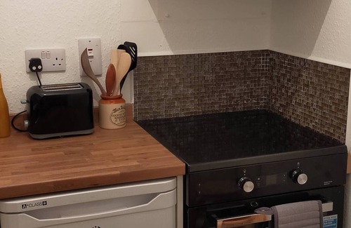 Kingussie Apartment | Lovely super king family studio-garden view