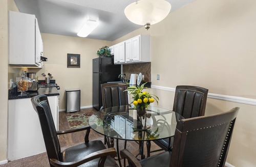 Melbourne Apartment | Lovely Two Bedroom Apartment in Melbourne FL with Pool, Gym and Laundry