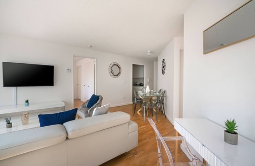 Upper East Side Apartment | Lovely UES Luxury 2 Bed w/Gym, Pool,Laundry #6160