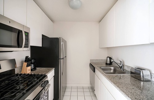 Upper East Side Apartment | Lovely UES Luxury 2 Bed w/Gym, Pool,Laundry #6160