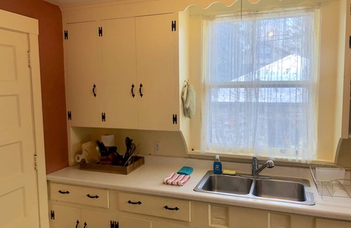 Carag Apartment | Lovely Uptown Mpls apartment!