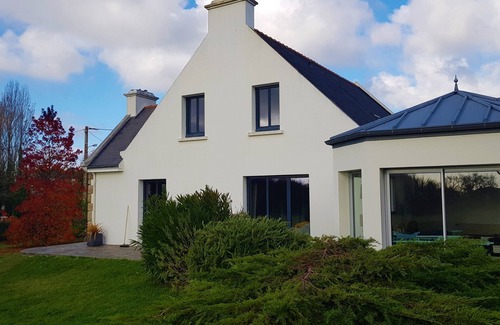 Audierne Cottage | Lovely vacation villa 300m from the port and main beach of Audierne