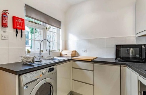 Torquay Villa | Lovely Villa 1 double 1 double sofa 6 single,1bunk