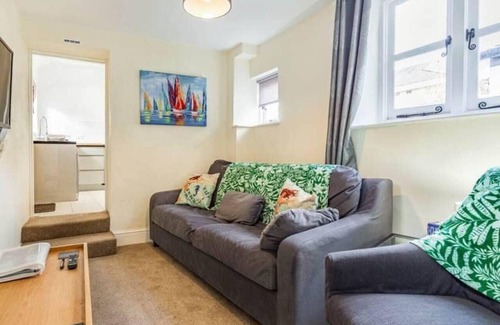 Torquay Villa | Lovely Villa 1 double 1 double sofa 6 single,1bunk