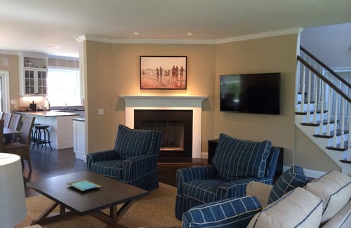 Katama House | Lovely Vineyard home w/4 master suites & heated pool - 5 min from the beach!