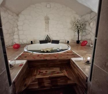 Tournon-sur-Rhone Apartment | Loveroom&Spa Dreamroom