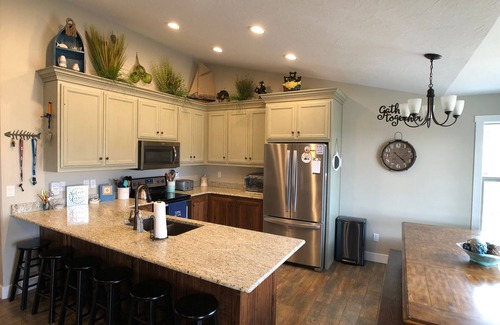 Harbor Village House | Loving Life @ the Lake at Harbor Village! 8 bdrm sleeps 30! Firepit Ping Pong!