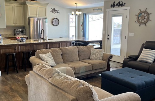 Harbor Village House | Loving Life @ the Lake at Harbor Village! 8 bdrm sleeps 30! Firepit Ping Pong!