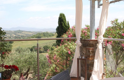 Caldana House | Lovingly renovated country house in the olive grove with large panoramic pool, air conditioning