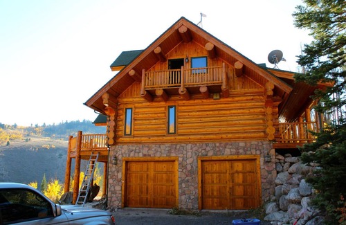 Silverthorne House | Low Altitude, Luxury, Log Home Don't Get Sick on Your Vacation