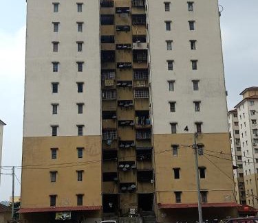 Batu House | Low Budget Economy SingleBed Bedroom in Aman Puri, Kepong
