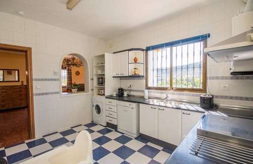 Carcabuey House | Low cost house, incredible location in the center of Andalucia, AC, WIFI, 12 pax.
