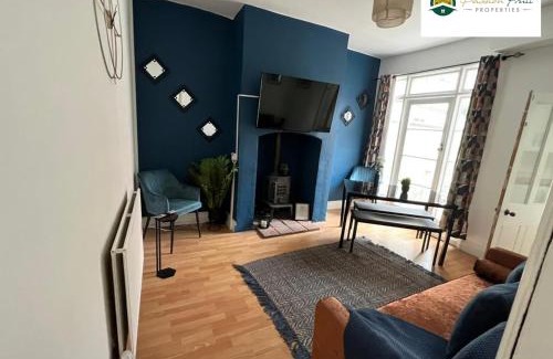 Coventry Apartment | LOW rate for Winter - 4 Bedroom House and 3 Baths -Near City Centre Coventry with unlimited Wi-fi - 8DSC
