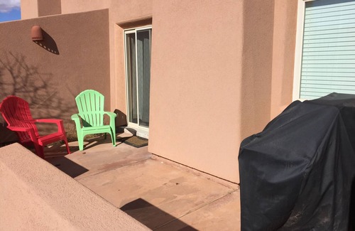 Moab South Valley Condo | Low rates - Moab Solano Vallejo Condo, sleeps 5, outdoor pool