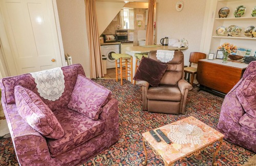 Skipton Cottage | LOW SKIBEDEN COTTAGE, character holiday cottage in Skipton