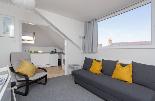 Southsea Apartment | Lowcay Apartment C
