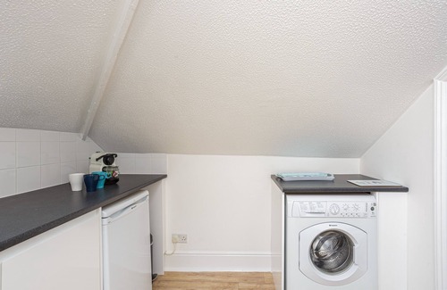 Southsea Apartment | Lowcay Apartment C