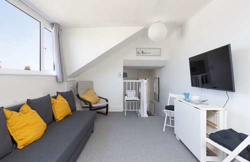 Southsea Apartment | Lowcay Apartment C