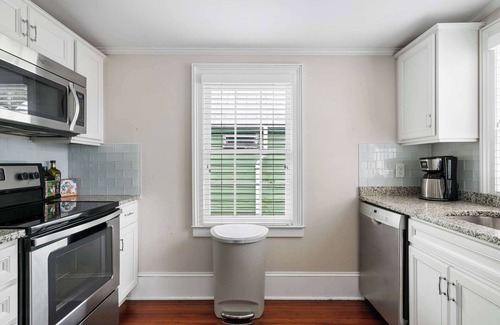 Cannonborough Elliotborough Apartment | Lowcountry Abode | Upstairs Suite, Steps to King!