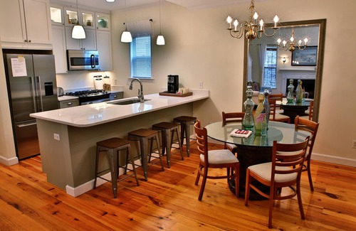 Port Royal House | Lowcountry cottage sleeps 6 - close to PARRIS ISLAND, BEAUFORT and BEACHES.