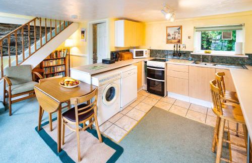 Llangeler House | Lower Cottage Newcastle Emlyn