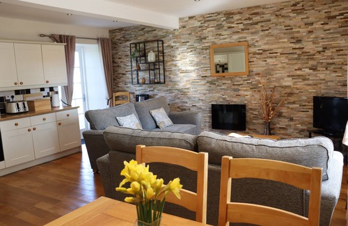 Pembroke Apartment | Lower Old Farmhouse, Portclew Cottages