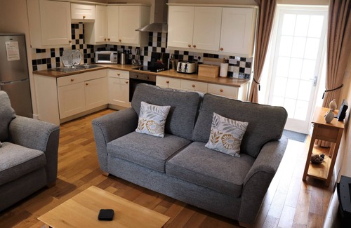 Pembroke Apartment | Lower Old Farmhouse, Portclew Cottages