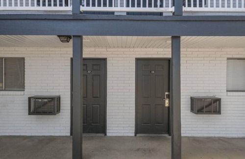 Tulsa Apartment | LTA Suites Brookside