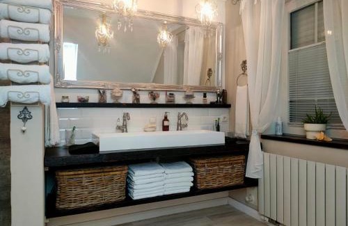 Surwold House | Luana`s White Cottage