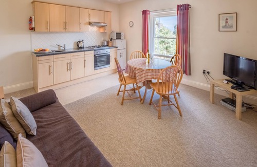 Shanklin Apartment | Luccombe Villa Holiday Apartments - Crows Nest apartment