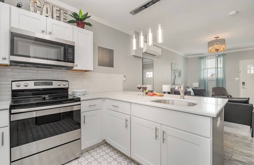 Nashville Cottage | Lucent Pearl - Private Patio - Near Broadway