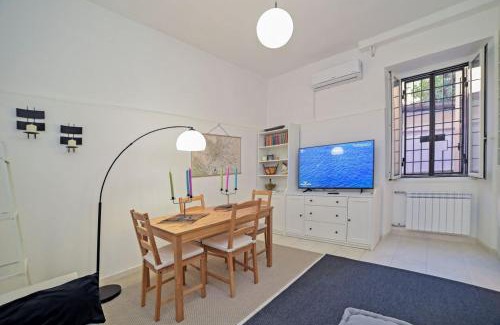 Quartiere XV Della Vittoria Apartment | Lucia Casa Vacanze Ponte Milvio