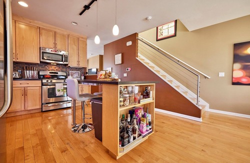 Southeast Omaha House | Lucia Townhouse- 3 min to Downtown! Covered porch, 3 bed/3 bath, garage!