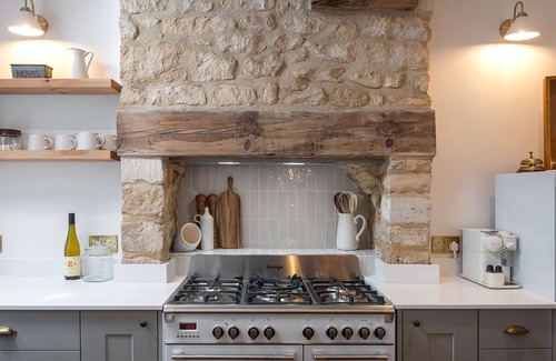 Rodborough Cottage | Lucknow Cottage - pet friendly in Rodborough, near Stroud