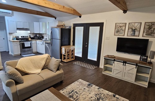 Hillister House | "Lucky Lake House" Quiet community, minutes from Naskila Casino and Restaurant!