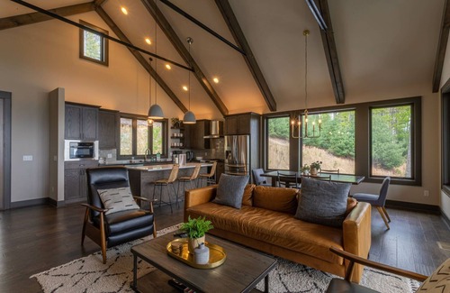 Deep Gap House | Lucky Landing - BRMC amenities, pets, views, hot tub, fire pit, game tables