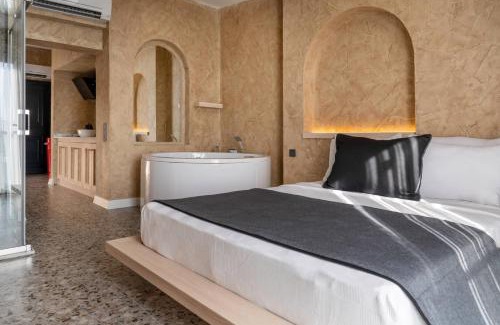 Eski Lara Hotel | Lucky Monkey Midi Hotel