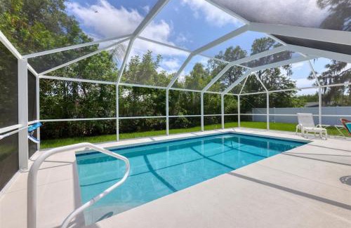 South Venice House | Lucky Vacation Homes - Fun Venice Beach Pool Villa with Bikes Kayaks & More