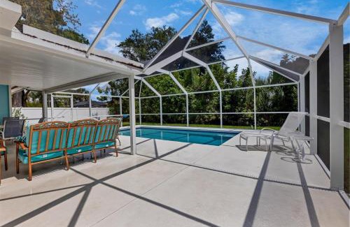 South Venice House | Lucky Vacation Homes - Fun Venice Beach Pool Villa with Bikes Kayaks & More