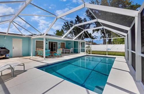South Venice House | Lucky Vacation Homes - Fun Venice Beach Pool Villa with Bikes Kayaks & More