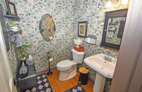 Hudson Bed & Breakfast | Lucy's House c. 1837/Heart of Downtown Hudson - Private Art Gallery Excluded