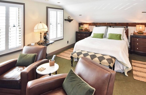 Hudson Bed & Breakfast | Lucy's House c. 1837/Heart of Downtown Hudson - Private Art Gallery Excluded