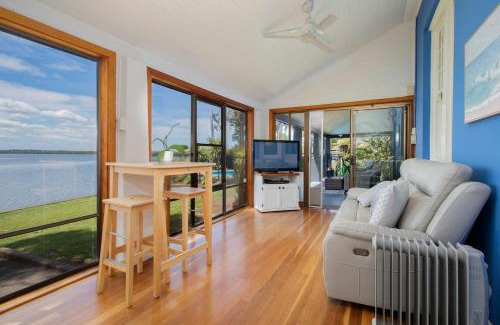 Swansea House | Ludford Lakefront & Beachside Retreat for Groups
