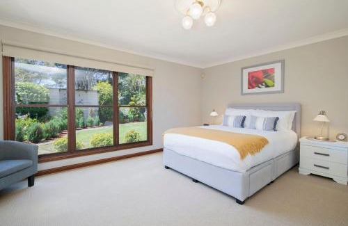 Swansea House | Ludford Lakefront & Beachside Retreat for Groups