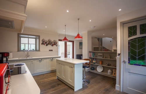 Ludwel Apartment | LUDLOW – Linnet House: Townhouse with Parking, Central Location, Sleeps 8