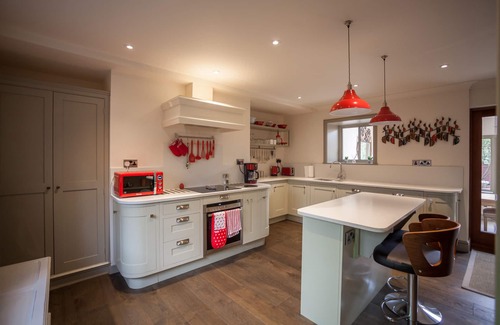 Ludwel Apartment | LUDLOW – Linnet House: Townhouse with Parking, Central Location, Sleeps 8