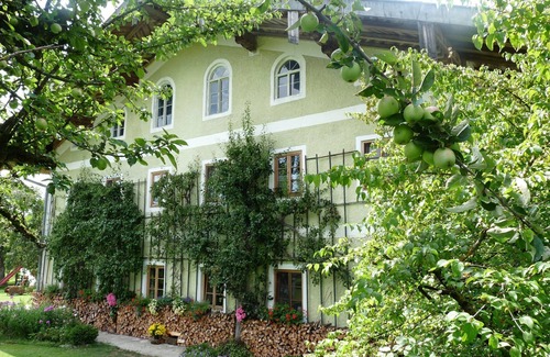 Breitbrunn a. Chiemsee Apartment | Ludwig maisonette for 2-6 people on the upper floor, 100 sqm, 3 bedrooms, 1 kitchen/living room, shared balcony