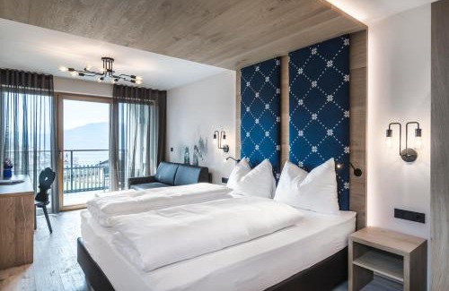 San Genesio Atesino Hotel | Luis & die Buabm - Gasthof Jenesien