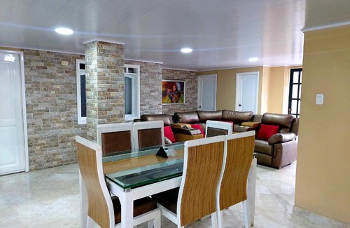 La Estrella Apartment | Lujoso apartamento amoblado a tan solo dos cuadras del parque principal.